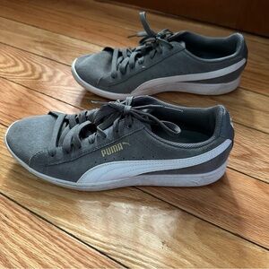 Puma Gray and White Tennis Shoes Sneakers